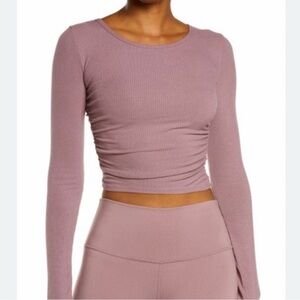 ALO Yoga Ribbed Long-Sleeve Crop fitted top in Woodrose Medium